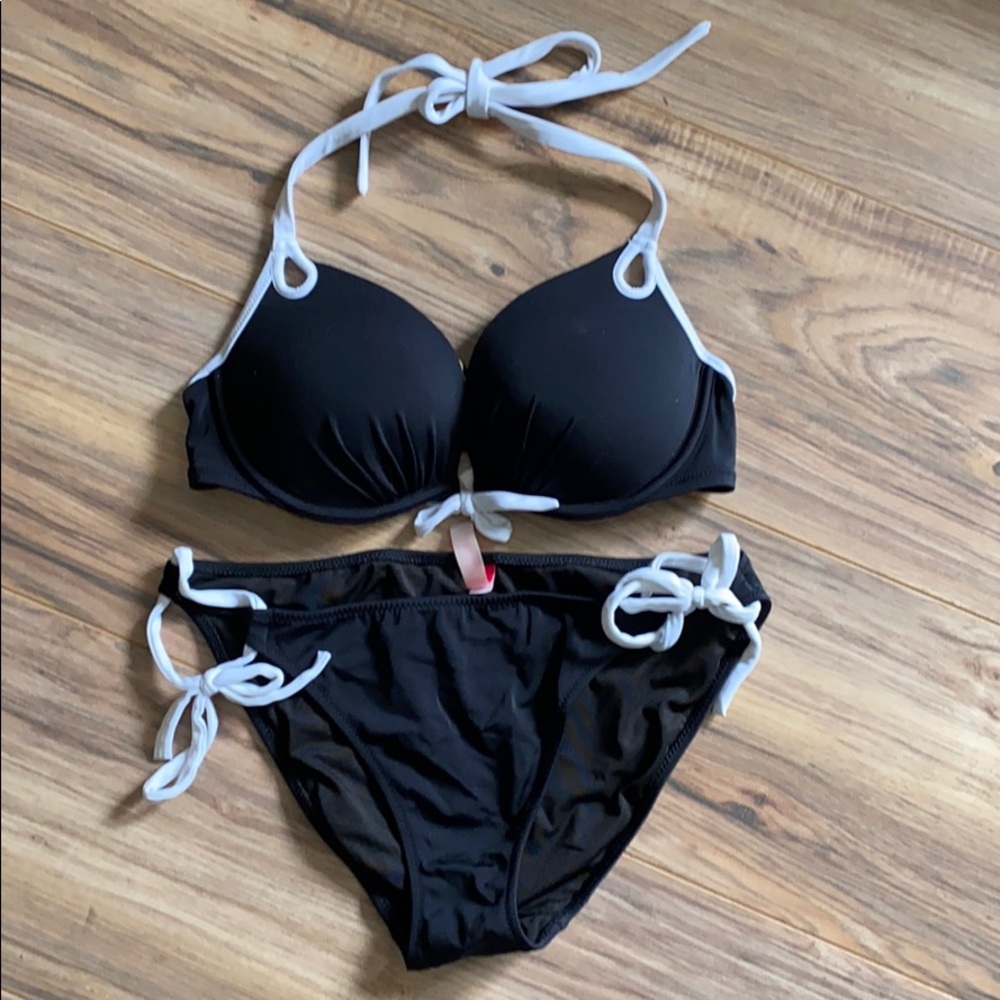 Victoria’s Secret bikini